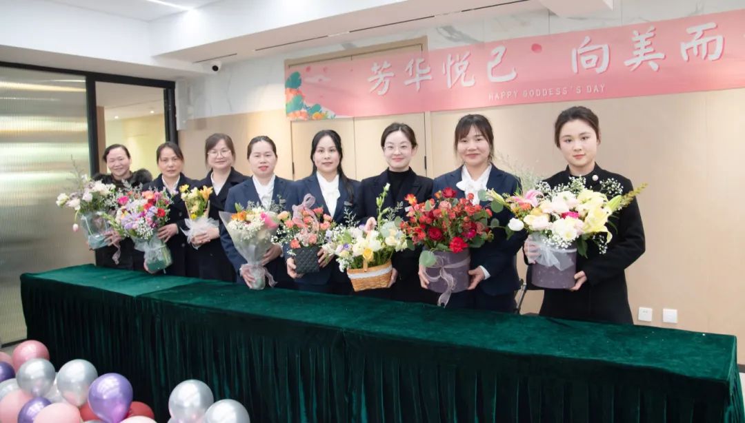 芳华悦己 向美而生｜鑫连鑫物业开展“三八”妇女节花艺活动