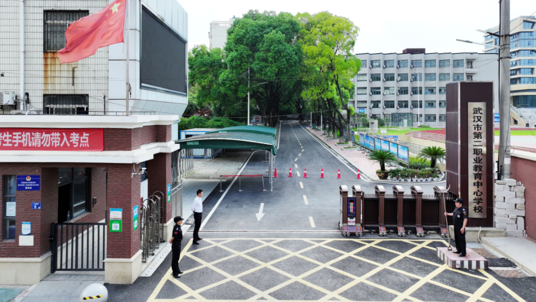 从“心”出发，用“心”迎新丨鑫连鑫物业倾力护航开学季