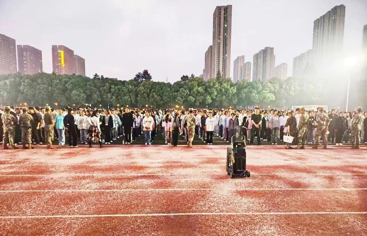 1764832073148102.jpg b1c859cee8ce5cdb6de452dbcf77917f.jpg